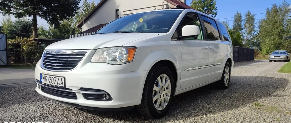 Chrysler Town &amp; Country cena 57900 przebieg: 265000, rok produkcji 2014 z Radom małe 172